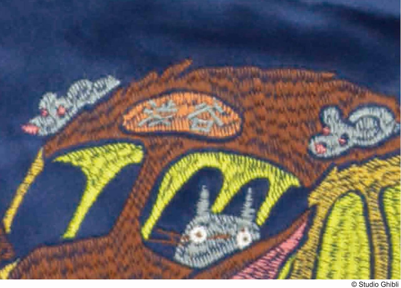 となりのトトロ」のスカジャン発売、疾走するネコバスをデザイン