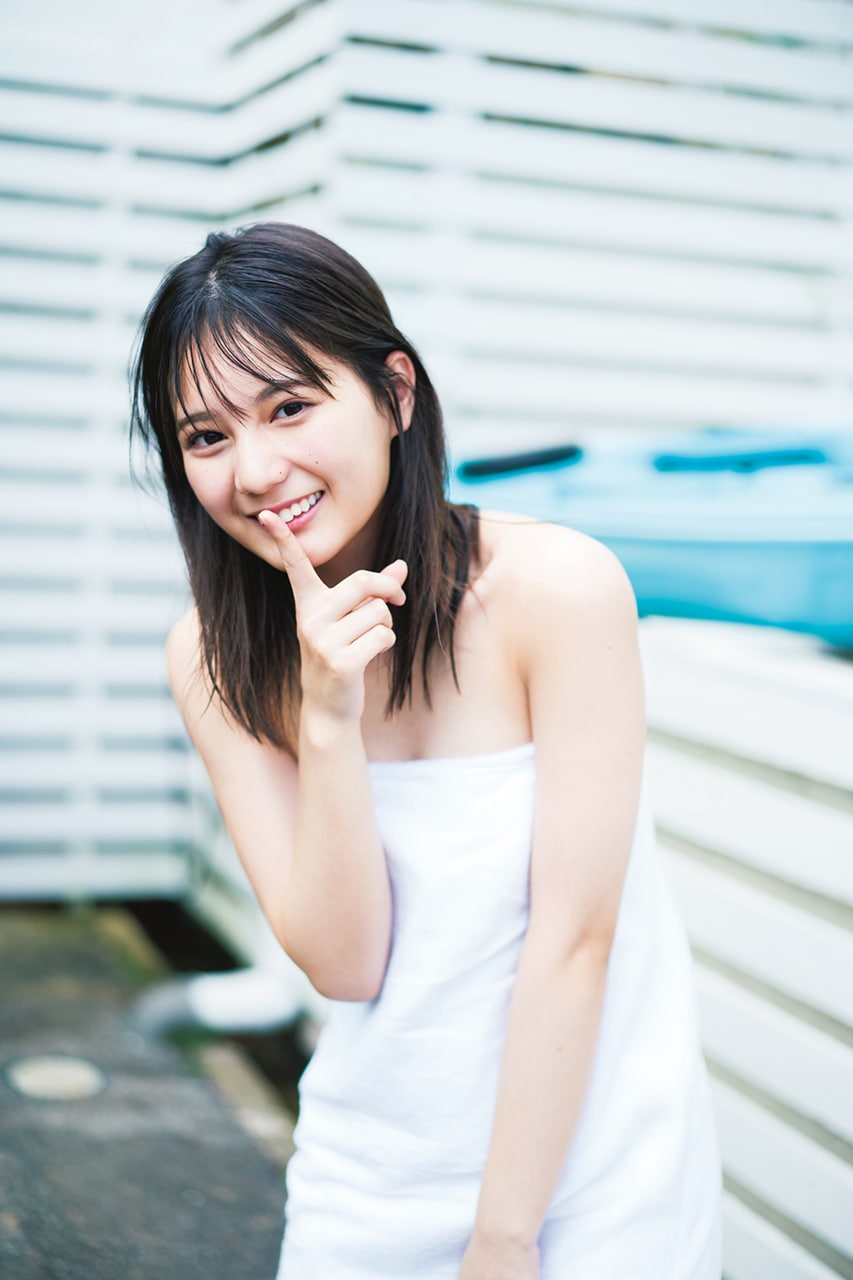 日向坂46の1st写真集「立ち漕ぎ」より小坂菜緒のバスタオルカット公開