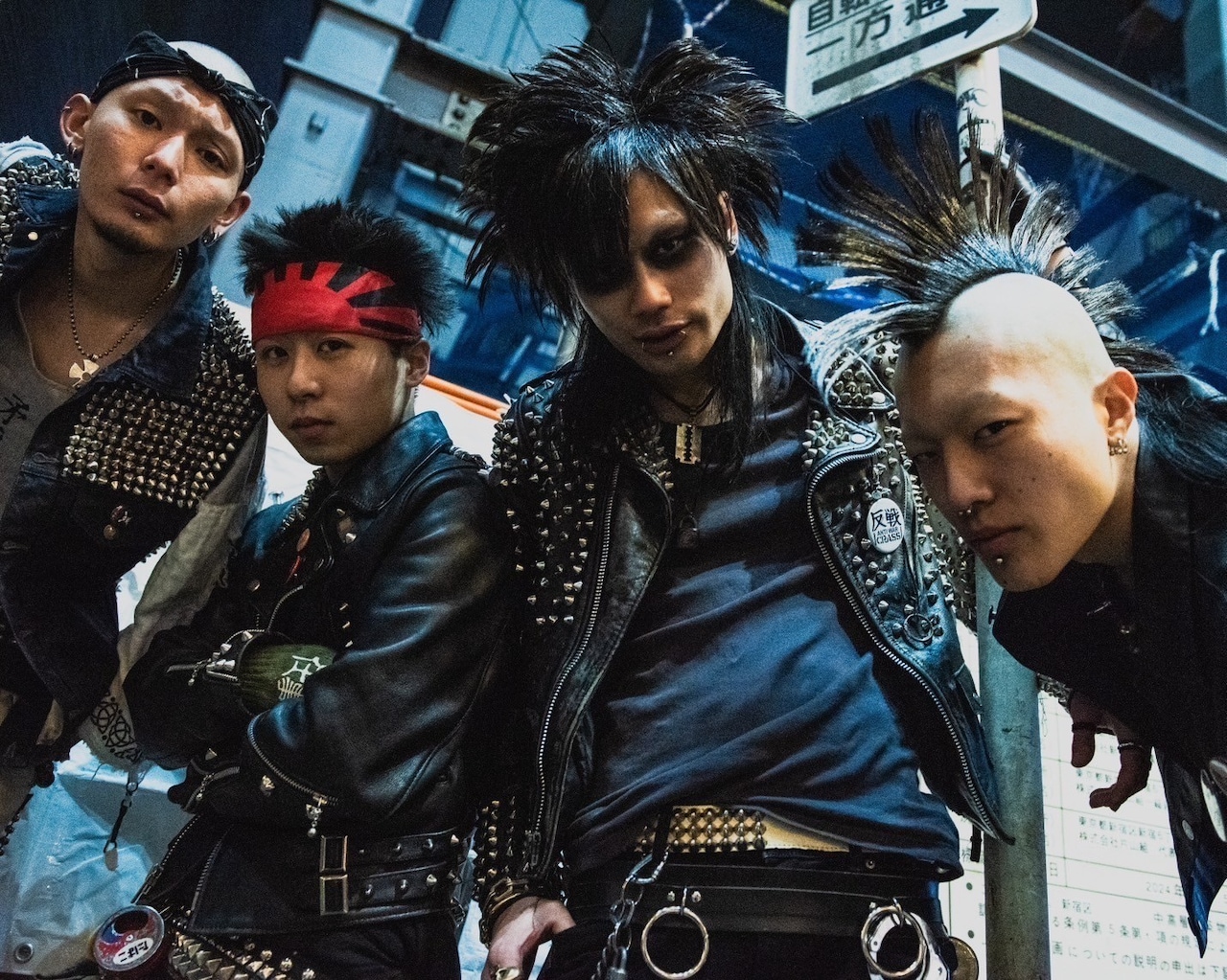 20歳のハードコアバンド絆創攻、「破壊衝動」MVでパンクアティテュード