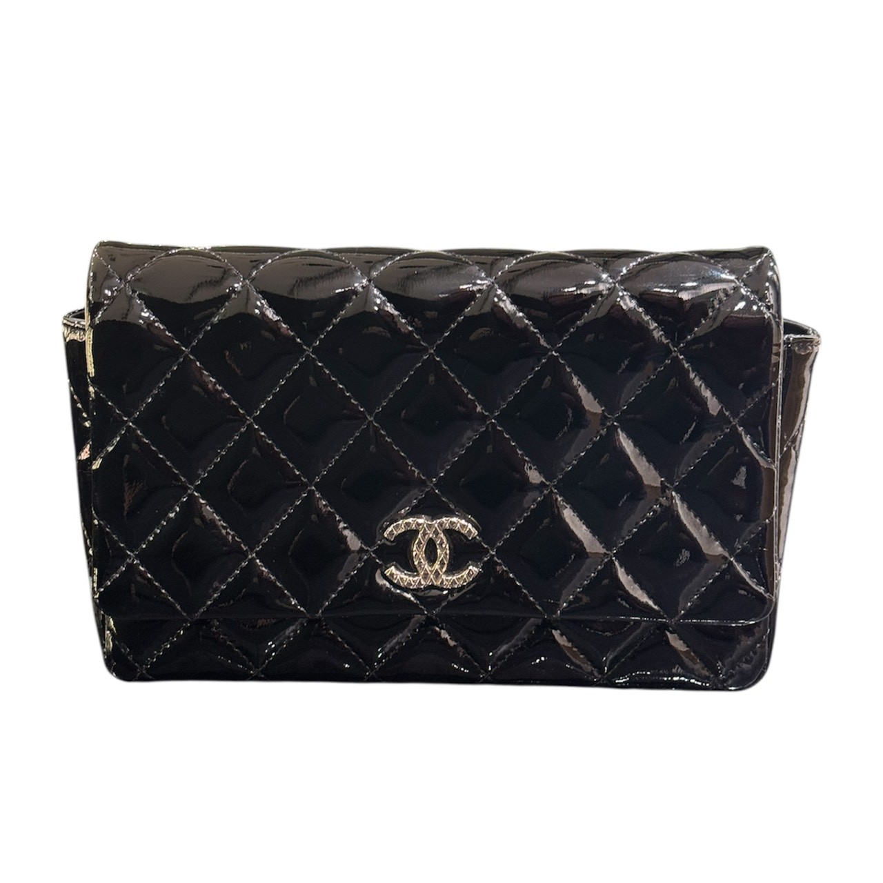 CHANEL A48692 マトラッセ パテントレザー ココマーク チェーン