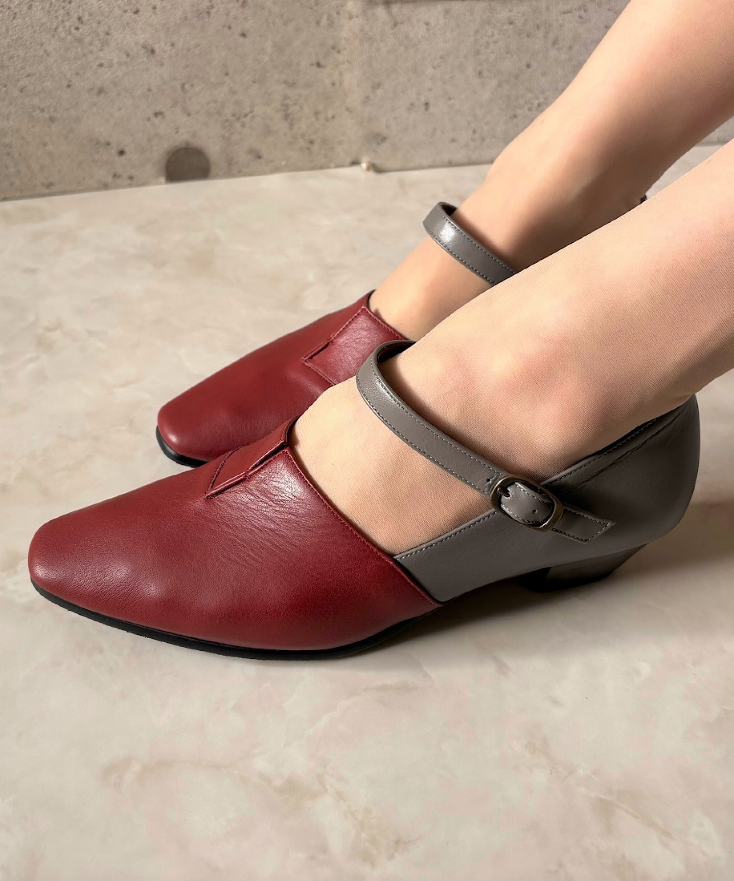 3E/日本製/本革/軽量/190g】2wayストラップパンプス blanc/bleu