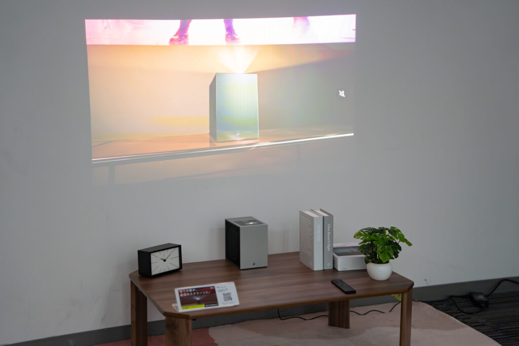 LGから置き場所フリーの4Kレーザープロジェクター「CineBeam S」登場