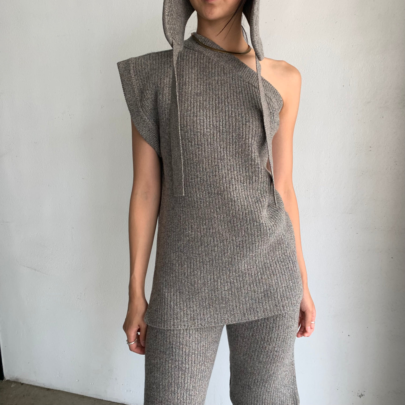 FUMIE TANAKA】asymmetry rib VE / slit rib knit PA / ear cover knit