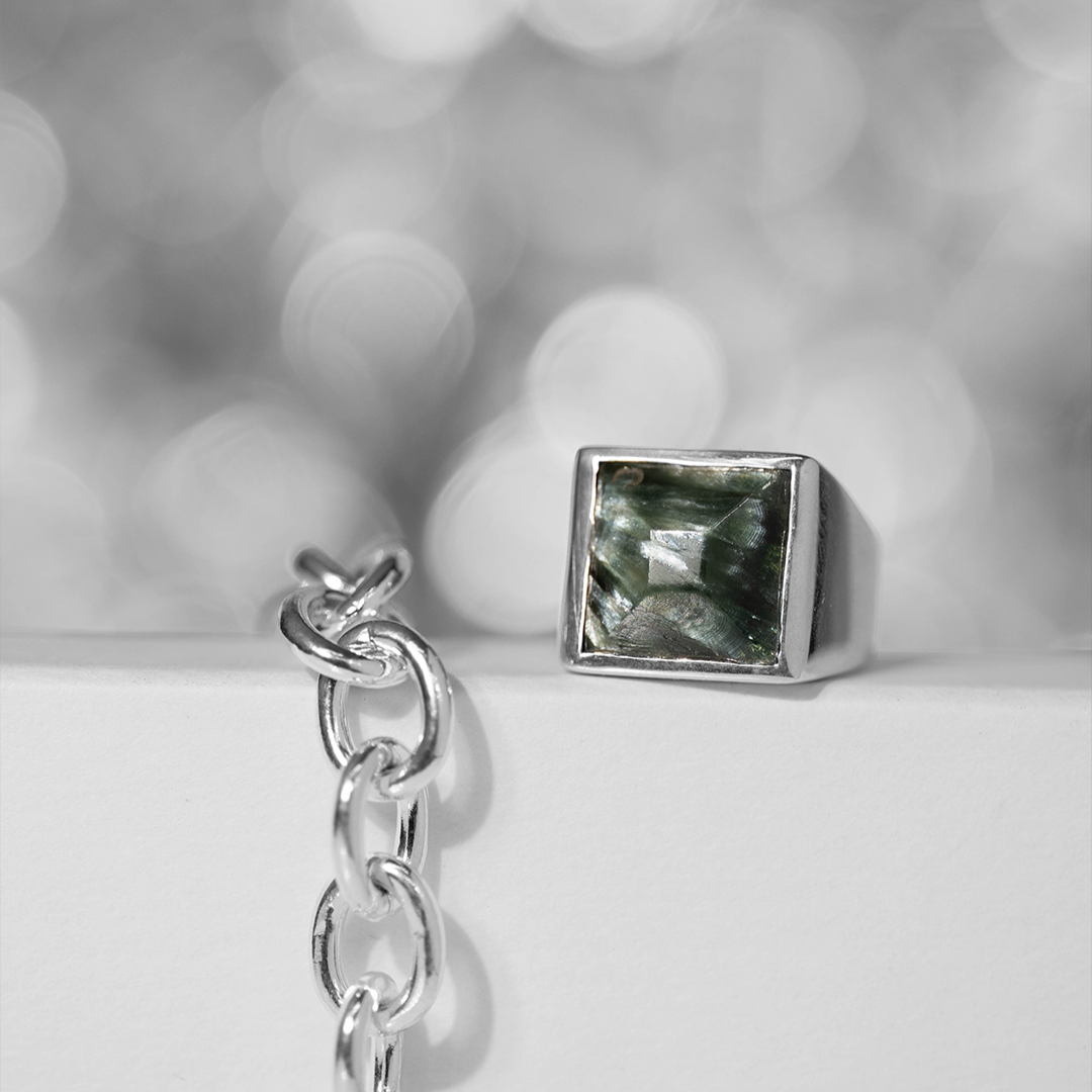 Seraphinite square ring – HASH.