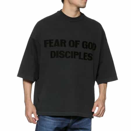 FEAR OF GOD＜フィア オブ ゴッド＞ ヴィンテージ加工ロゴ入りTシャツ