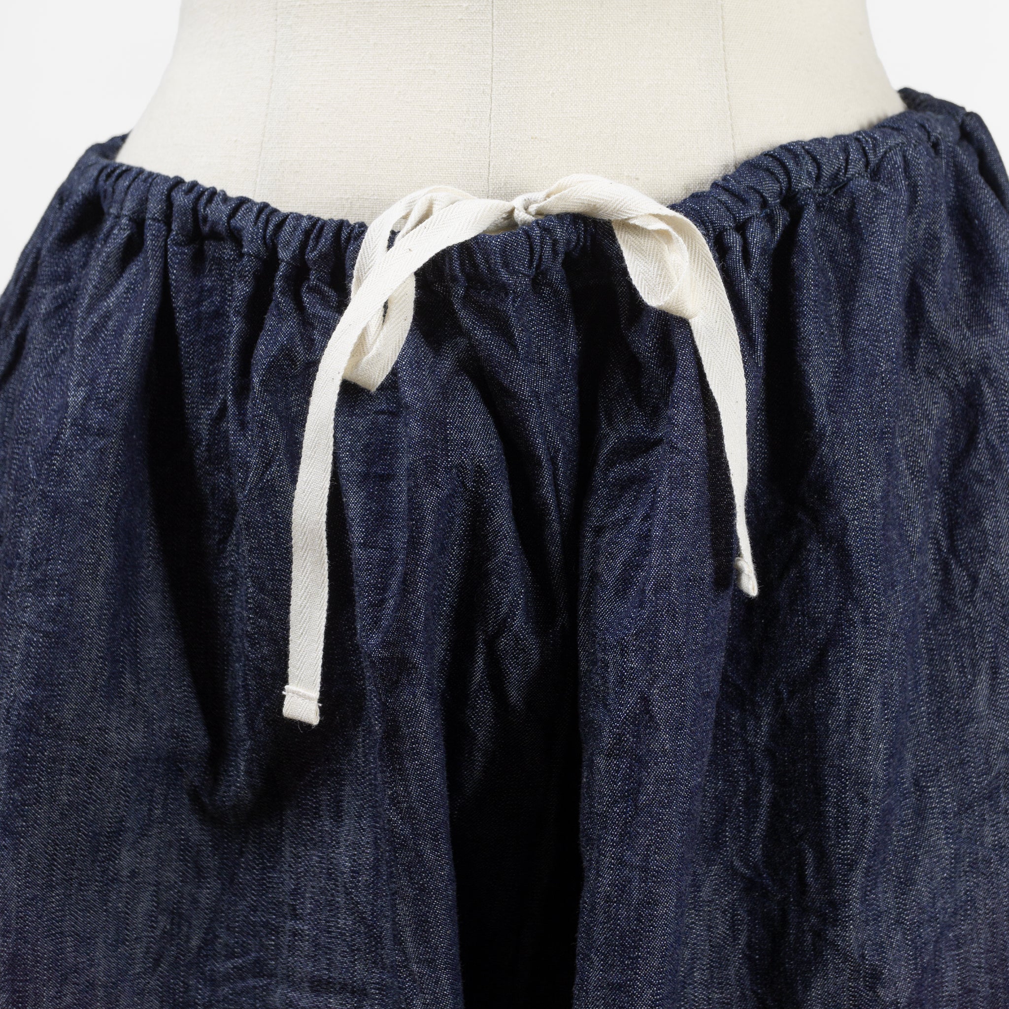 ONTADE公式｜25SS ミズイロインド デニムドローストリングボリューム