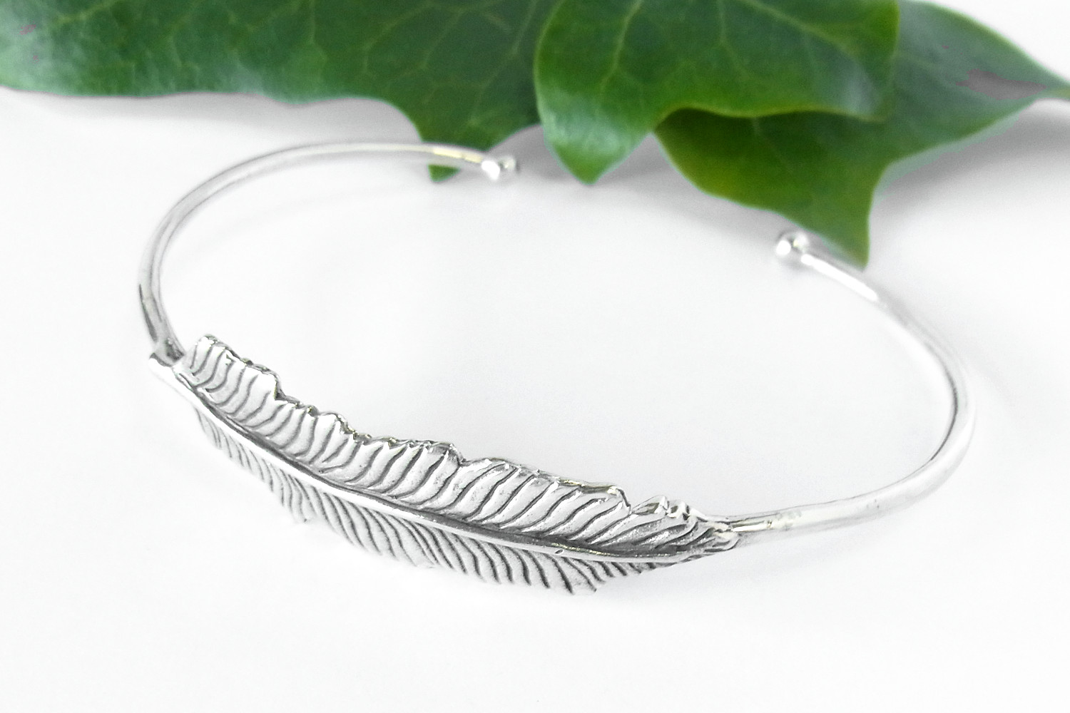 バリ島シルバーバングルNo.A-BBA-042|羽が印象的にデザインされた