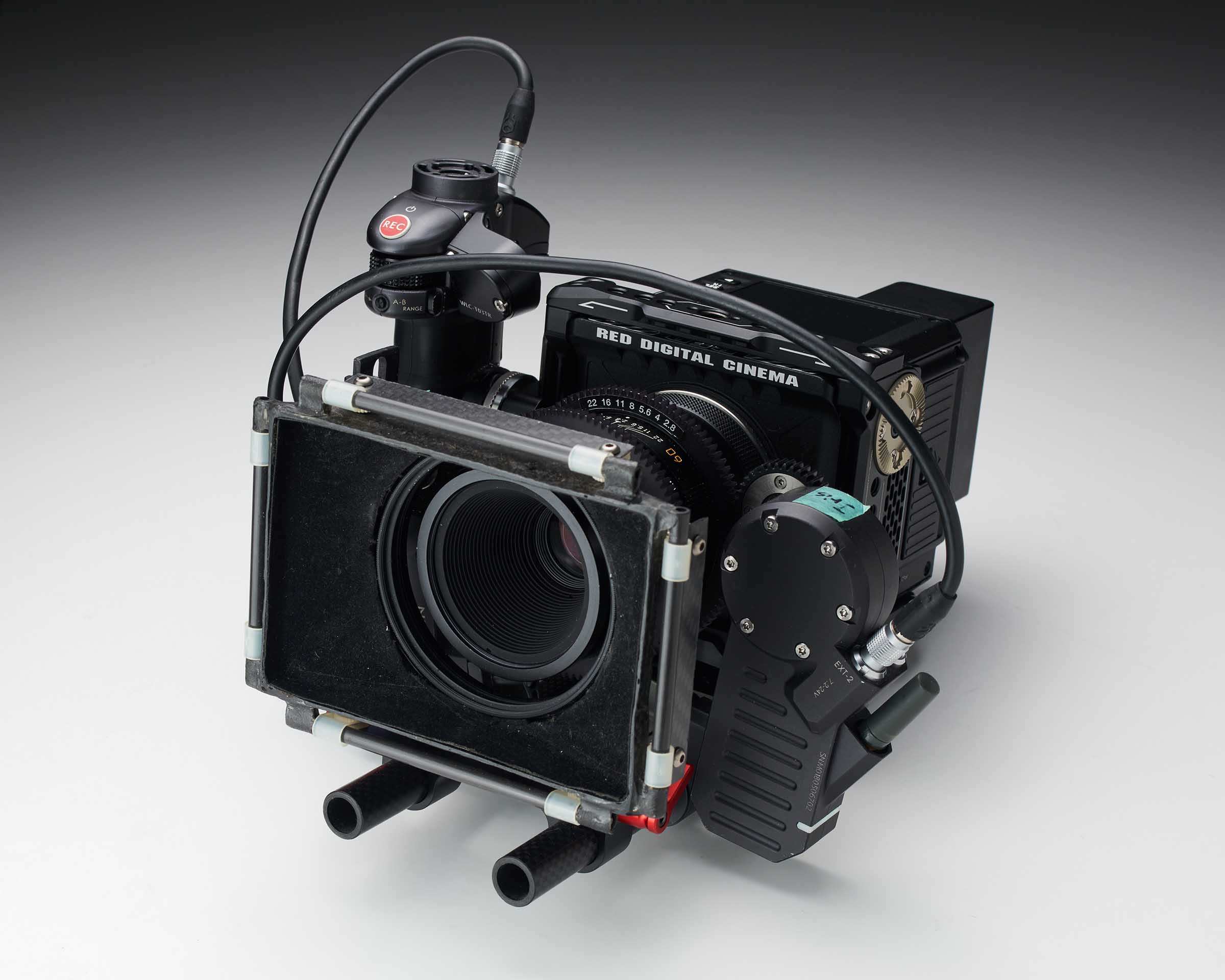 入手困難な6Kシネマカメラ「RED KOMODO」を軽くライティングしてみた