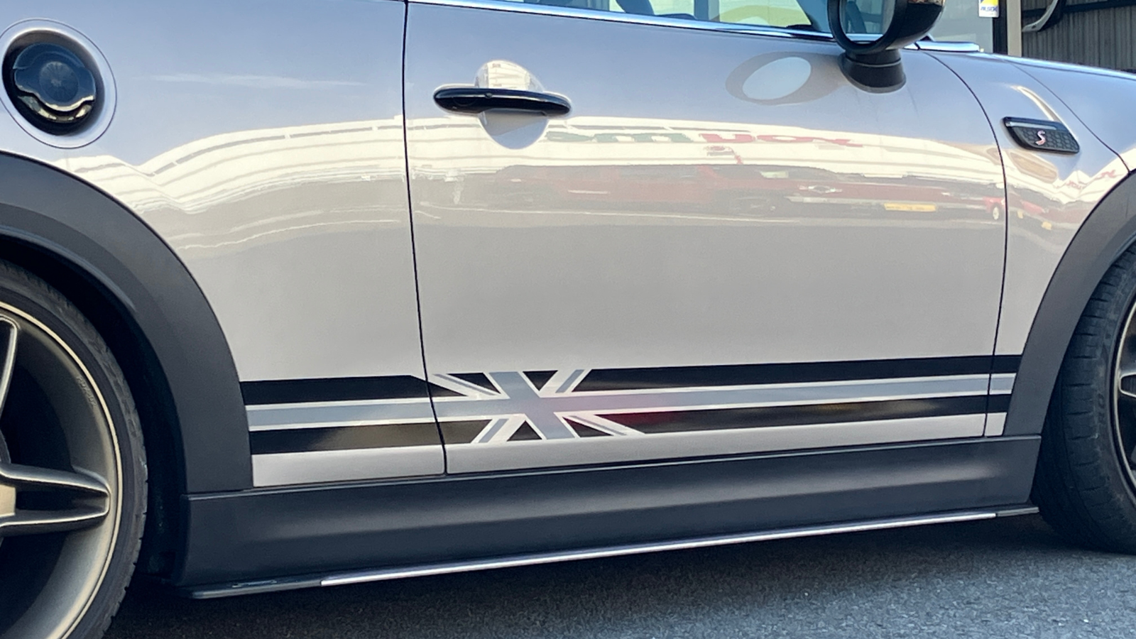 MINI COOPER S】F56 サイドディフューザー&サイドデカール施工|MINI