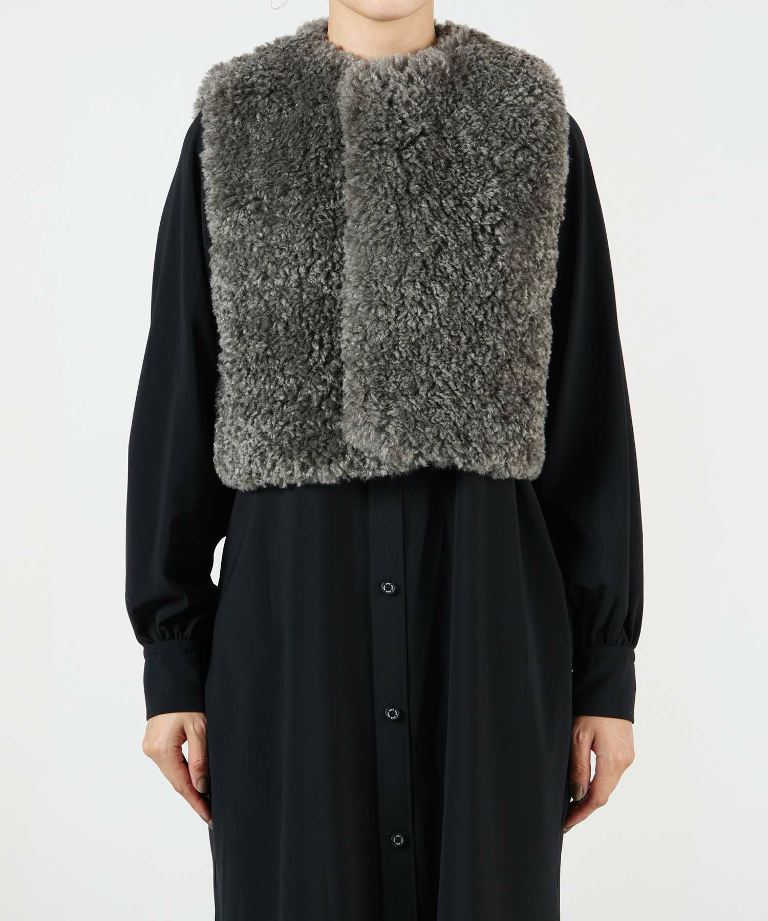 HYKE(ハイク)】 FAUX SHEARLING CROPPED VEST｜PARIGOT ONLINE（パリゴ