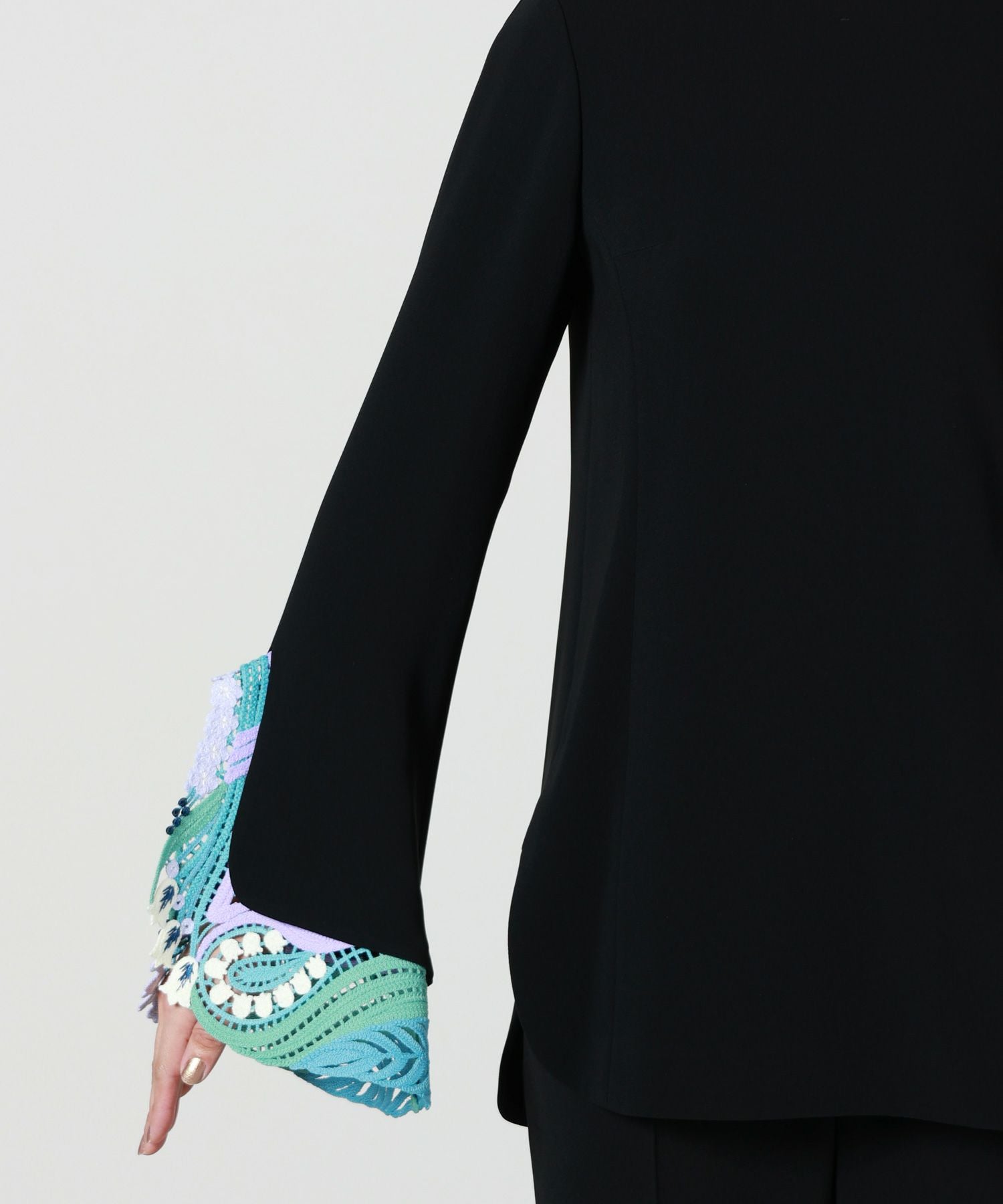 Mame Kurogouchi(マメ クロゴウチ)】 PARIGOT別注 Embroidered Cuffs