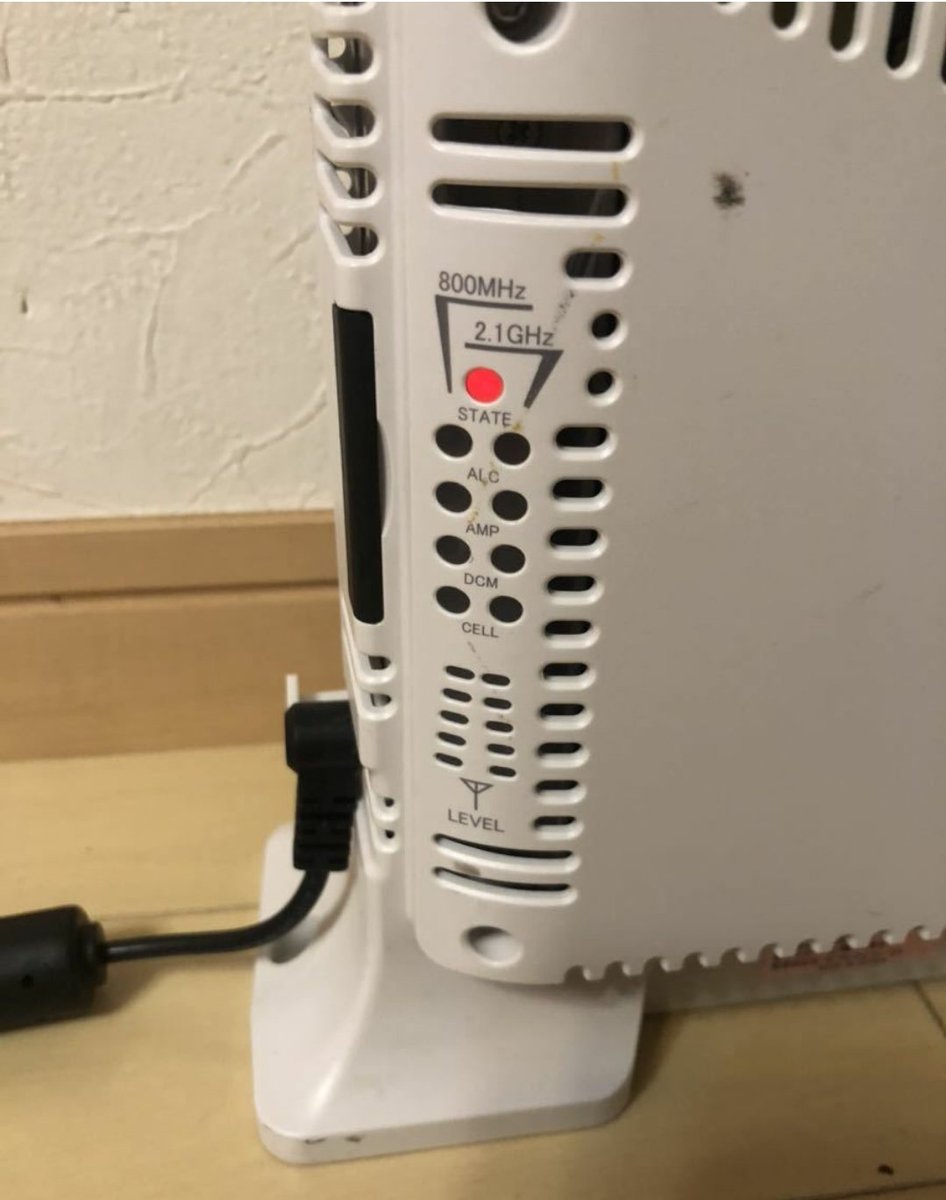 NTTドコモ レピータ 中継増幅装置 TB-3103形 R って、デカイけど2.1Gと