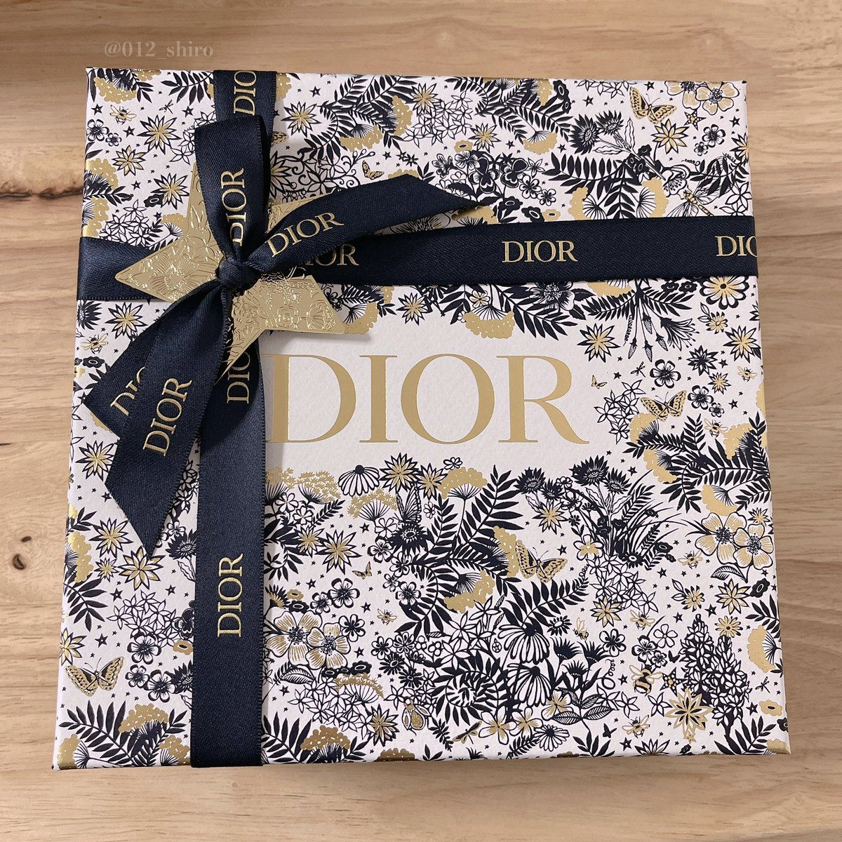 Diorの今年のホリデーデザイン可愛すぎる…💫このBOXは1,100円の有料