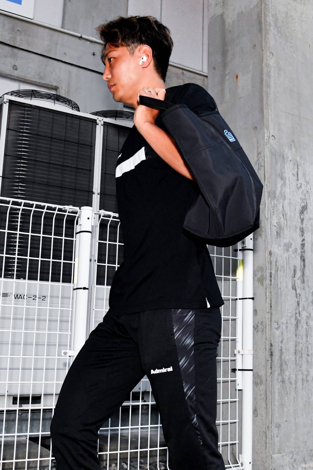 ジュビロ磐田 公式 Admiral 上下 ウインドブレーカー セット L 2025