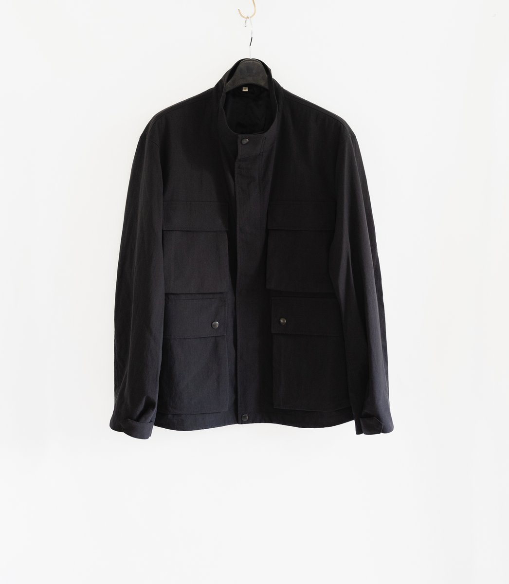 昨日記事で紹介した無印良品・ムジラボのナイロンワークブルゾン 何か