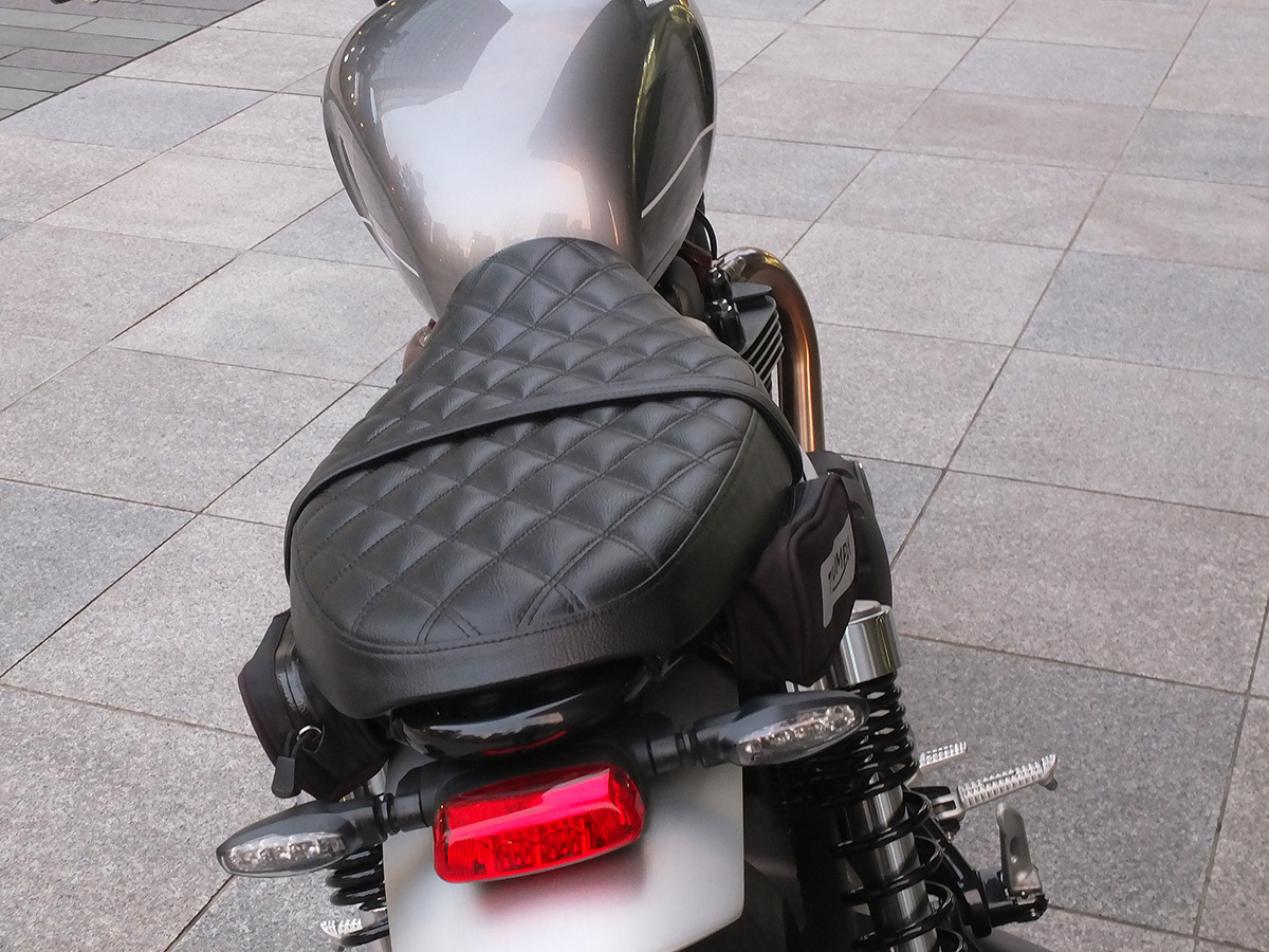 スピードツイン用のQUILTEDなベンチシート : La nuova vespa?