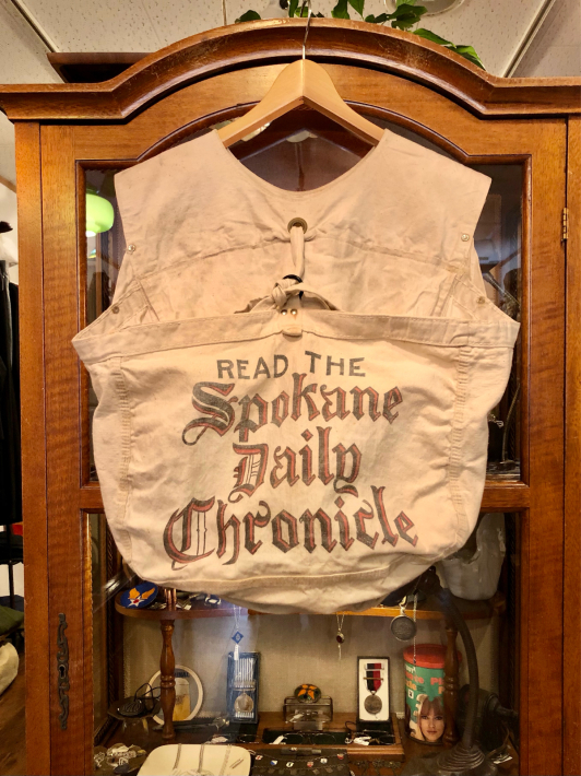 ヴィンテージのニュースペーパーベスト : 町田の古着屋ULTRABO