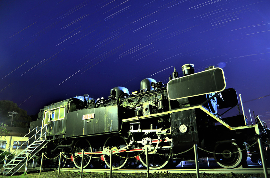 機関車トーマスのイルミネーション・福岡県須恵町 : 九州ロマンチック街道