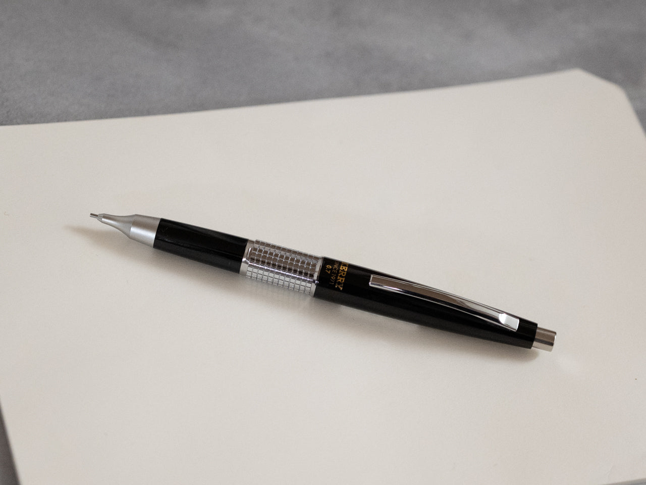 ぺんてる 万年CIL KERRY 逆輸入版 シャープペンシル 0.7mm – 文化堂