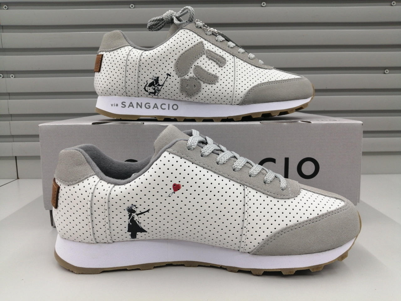 VIA SANGACIO|バンクシーコラボスニーカー|【ハードオフ公式通販】オフ