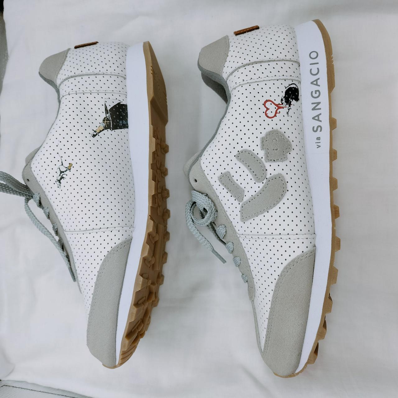 via SANGACIO|バンクシー限定コラボスニーカー|【ハードオフ公式通販