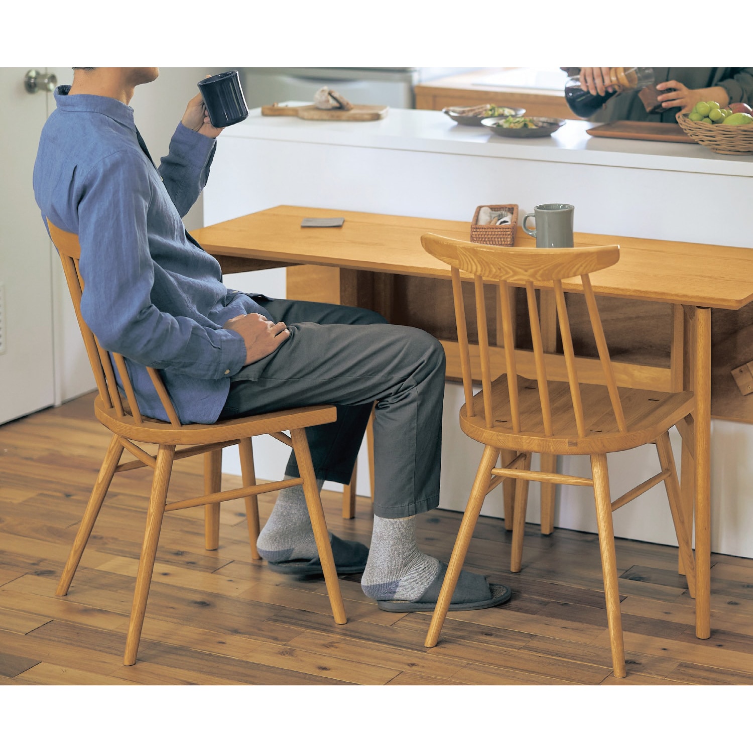 座り心地にこだわったタモ材のウィンザーチェア（ダイニングチェア