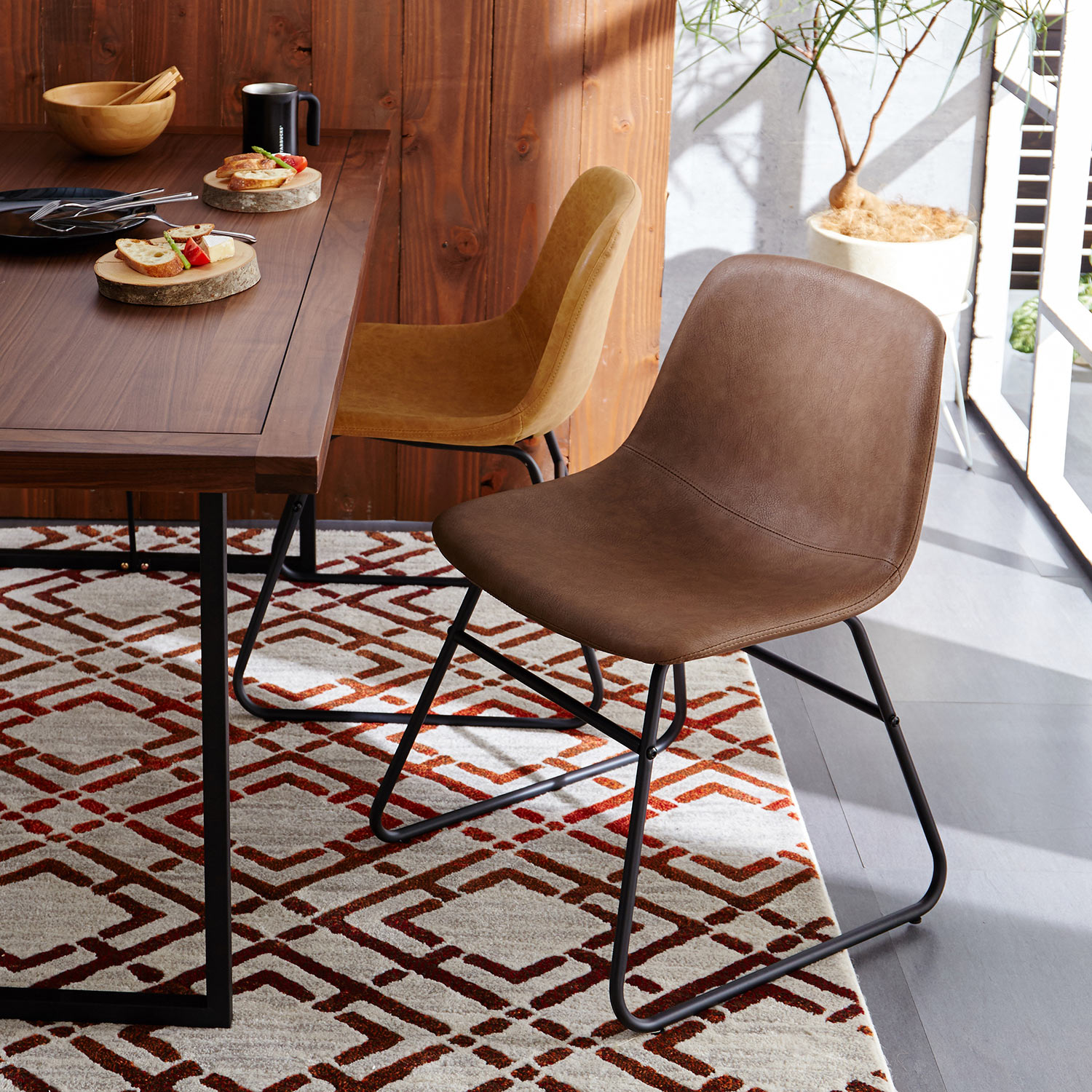 合皮×アイアン脚のダイニングチェア（ダイニングチェア/ソファー