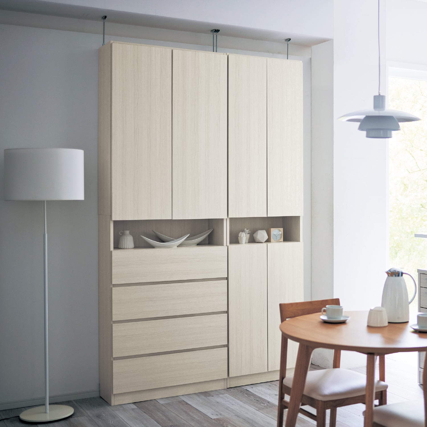 薄型突っ張りキャビネット［日本製］（壁面収納）｜(スリーカラーズ