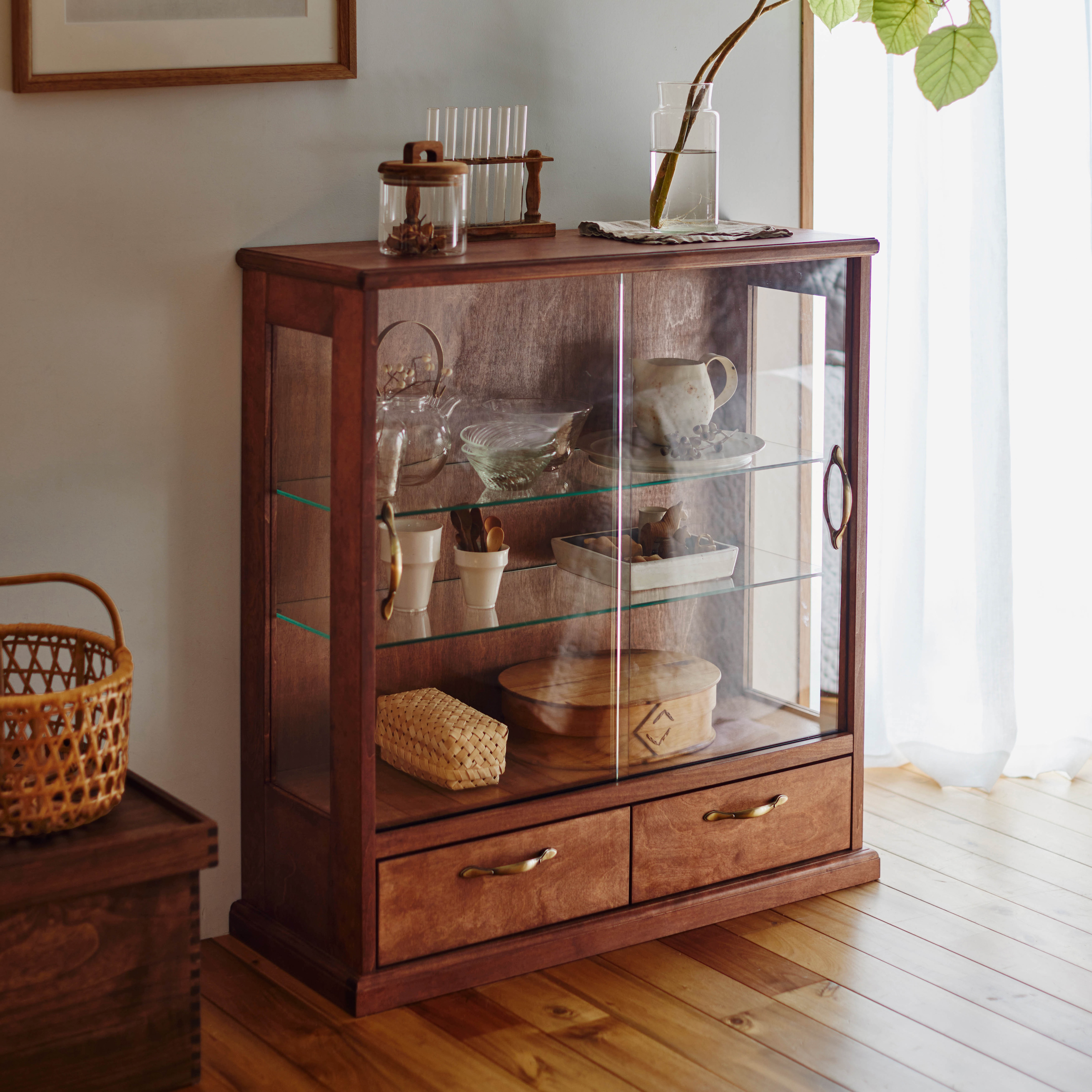 Malian  アンティーク調キャビネット天然木 ロマンチック インテリア ROOM ESSENCE アンティーク調の木製キャビネット 完成品 [幅120