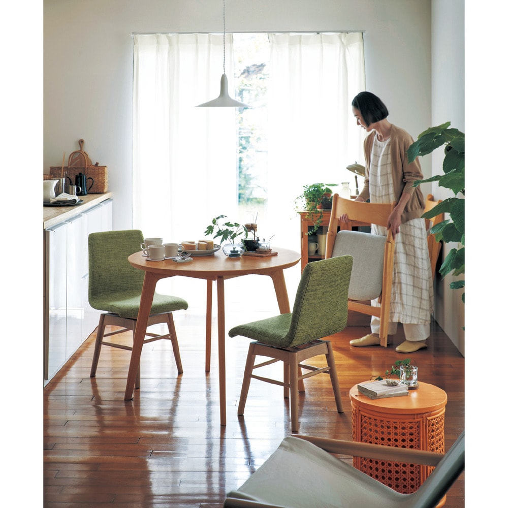 コンパクトな集える円形ダイニングテーブル（ダイニングテーブル