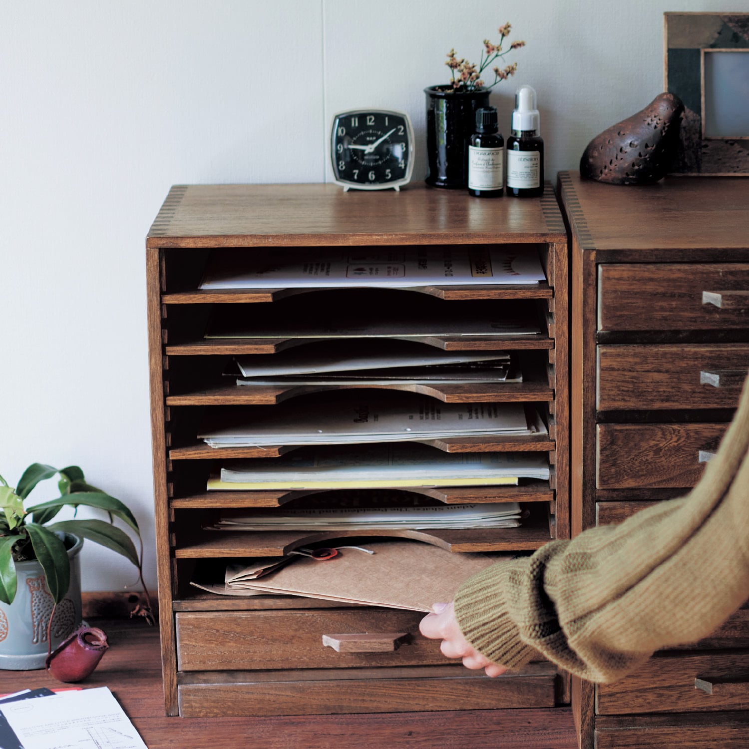 あたらしくて懐かしい。カルテ棚風書類収納棚（電話台/ファックス台