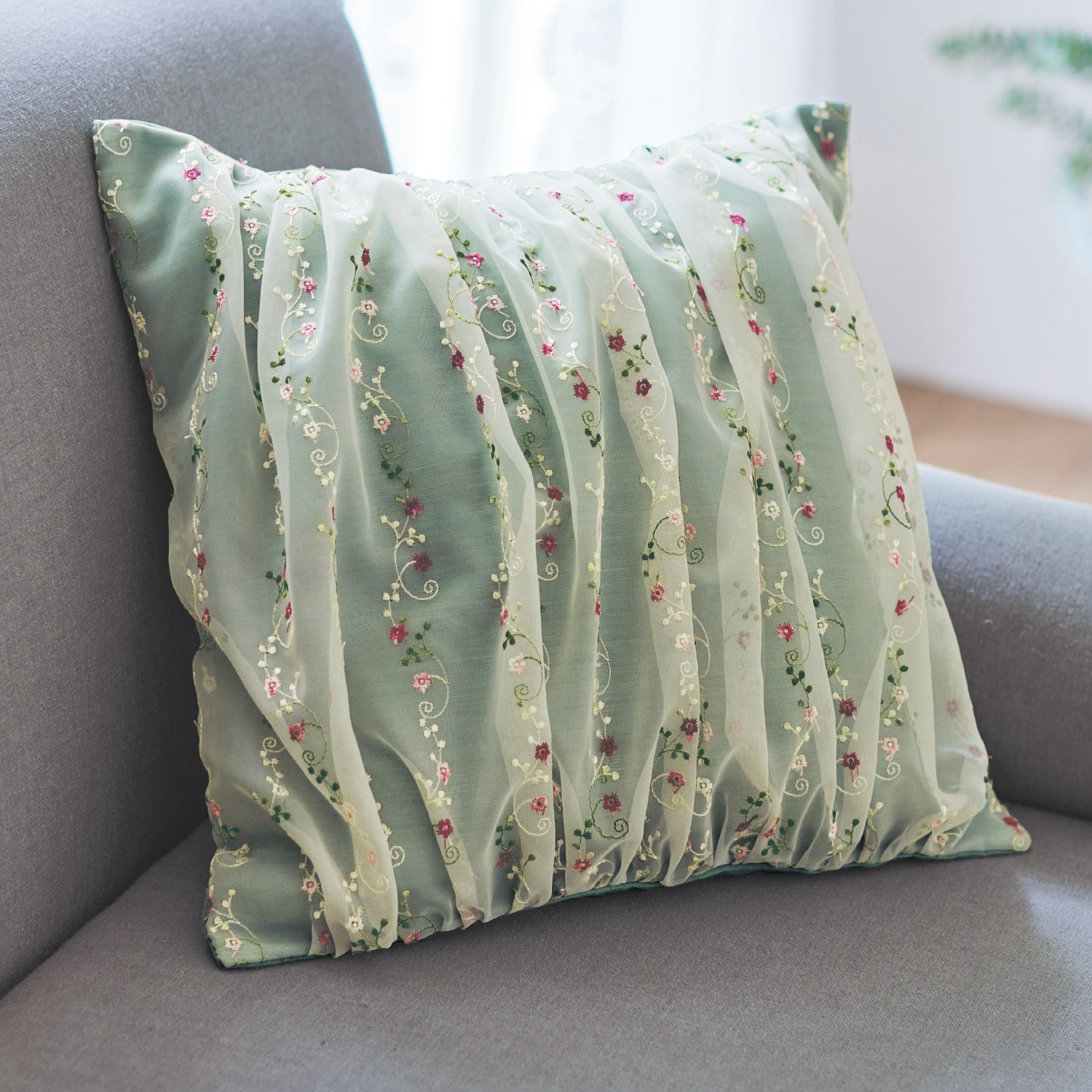 トルコレース刺繍生地のクッションカバー（クッションカバー/座布団