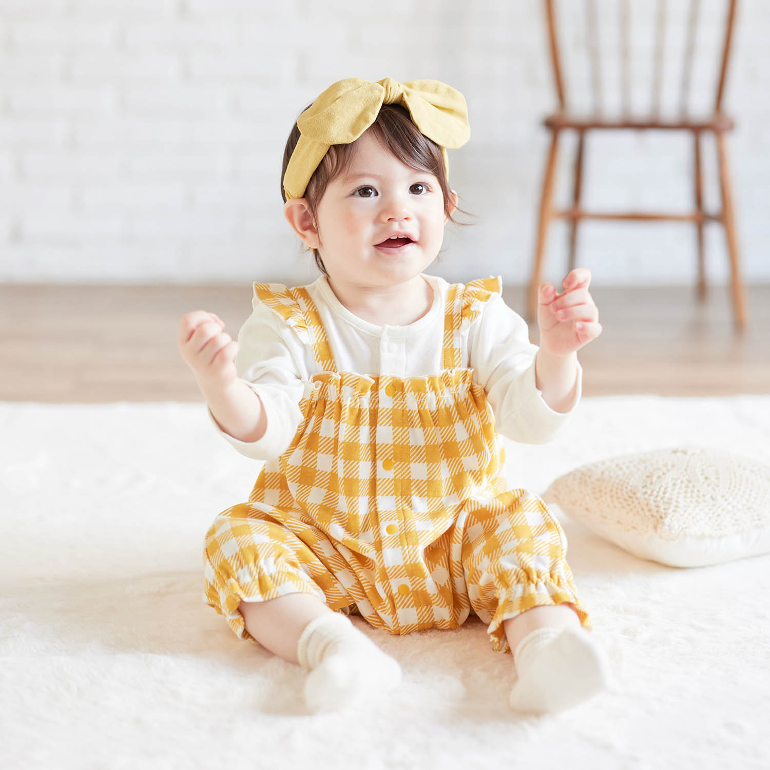 肩フリルサロペット風長袖前開きカエルロンパース（ベビー服