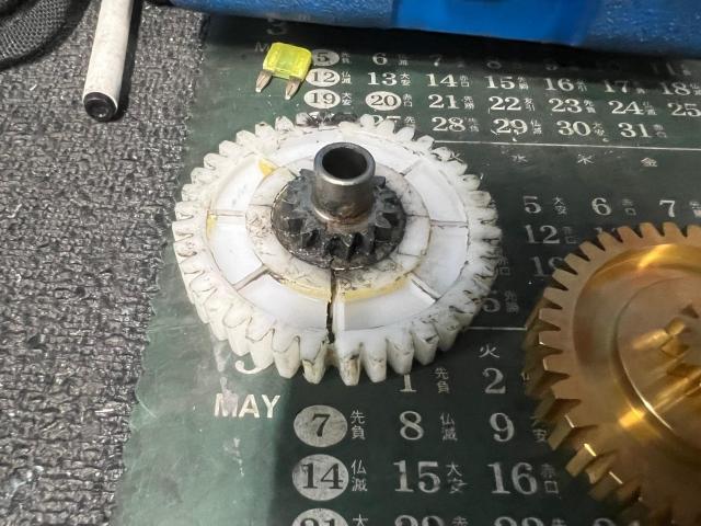 ポルシェ 986 ソフトトップ開閉不良 ギア交換｜グーネットピット