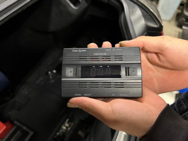 レクサスLS500 エアサスコントローラー取り付け｜グーネットピット