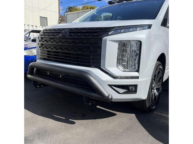 デリカD5 ラプター塗装の塗分け・持込み部品の取付｜グーネットピット