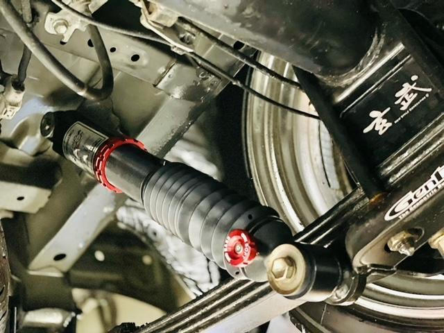 200系ハイエースショックアブソーバー交換｜グーネットピット