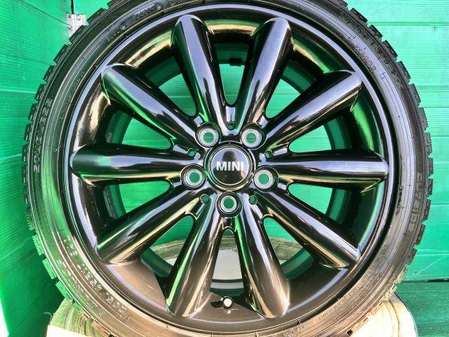 MINI パーツ情報 ミニ純正17インチの溝たっぷりスタッドレスタイヤ