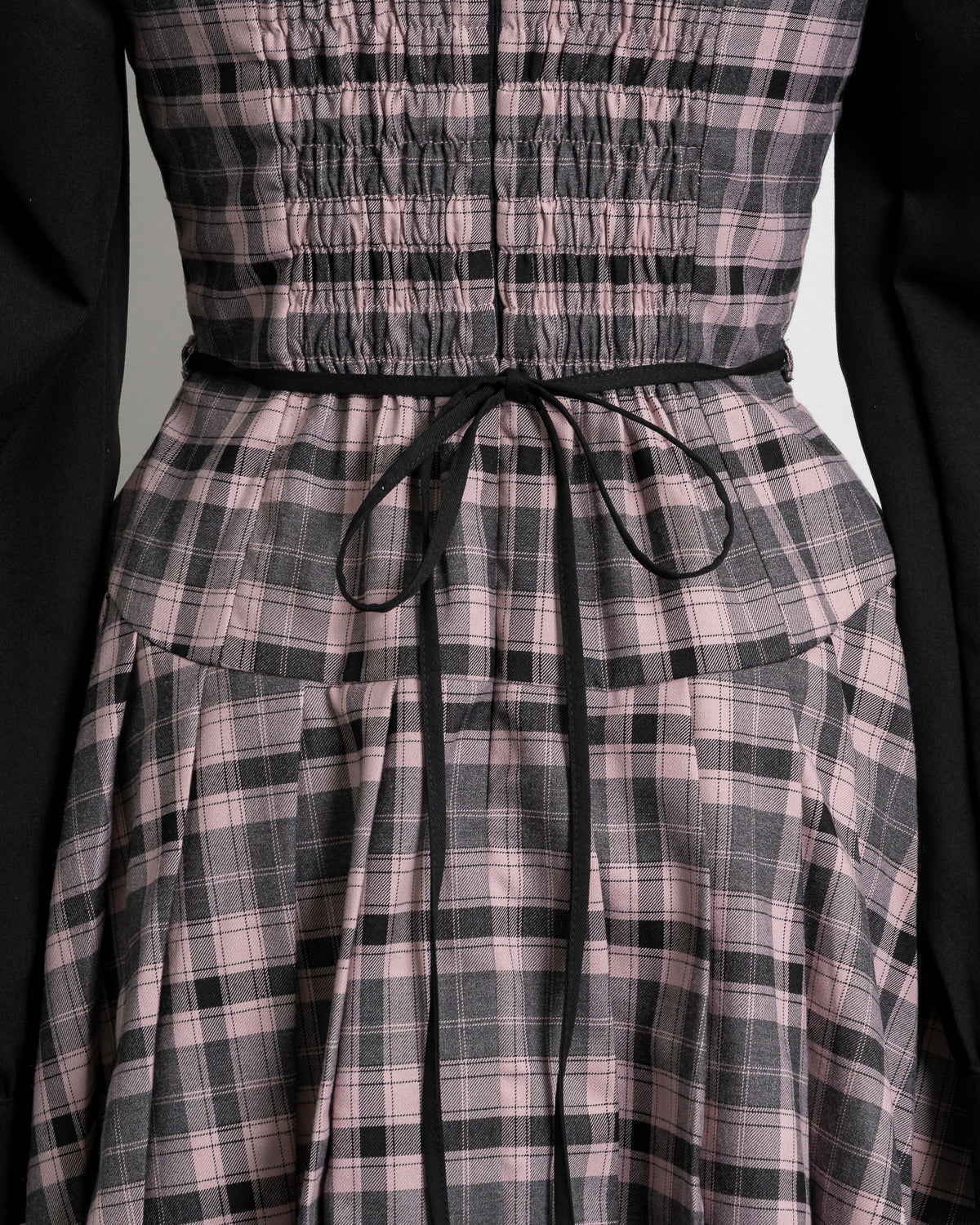 カットアウトレイヤードプリーツミニワンピ – pium