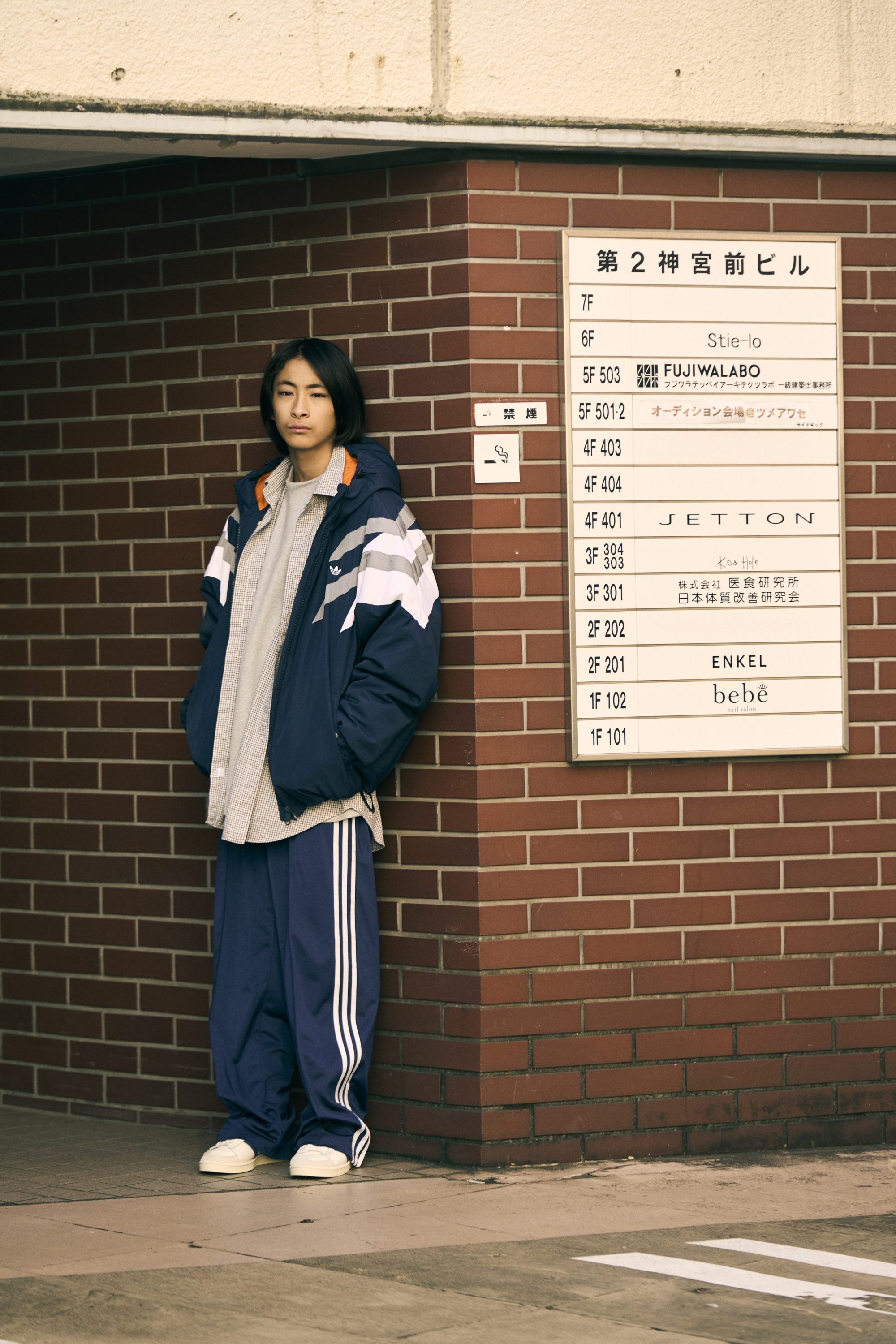 アディダス オリジナルス〉とシティボーイの肖像。／#8 モデル 江川之