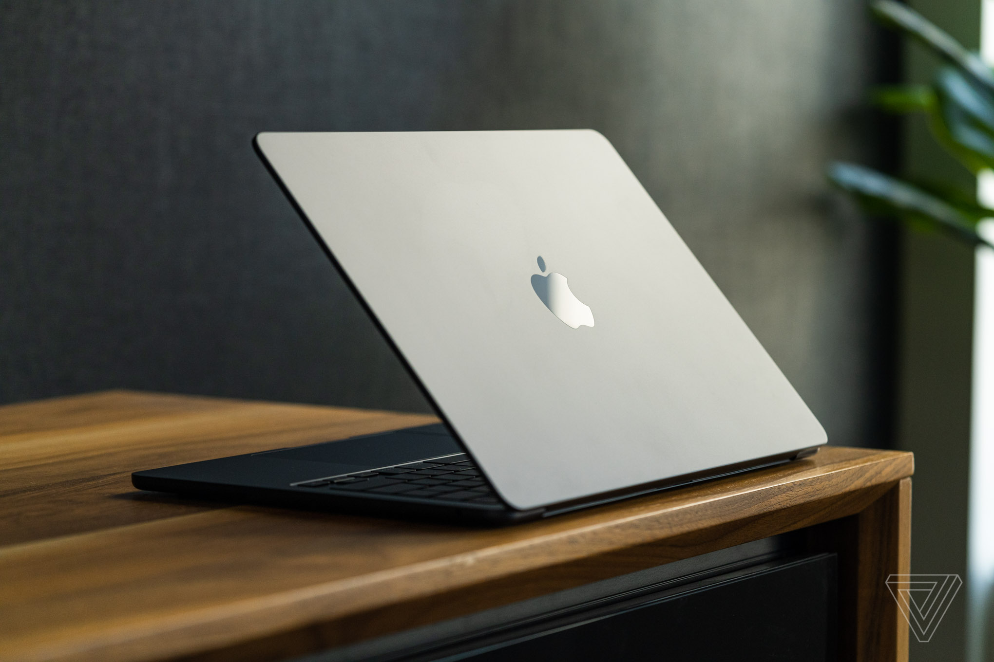 Apple MacBook Air M2 (2022) review: a whole new Air-a | The Verge