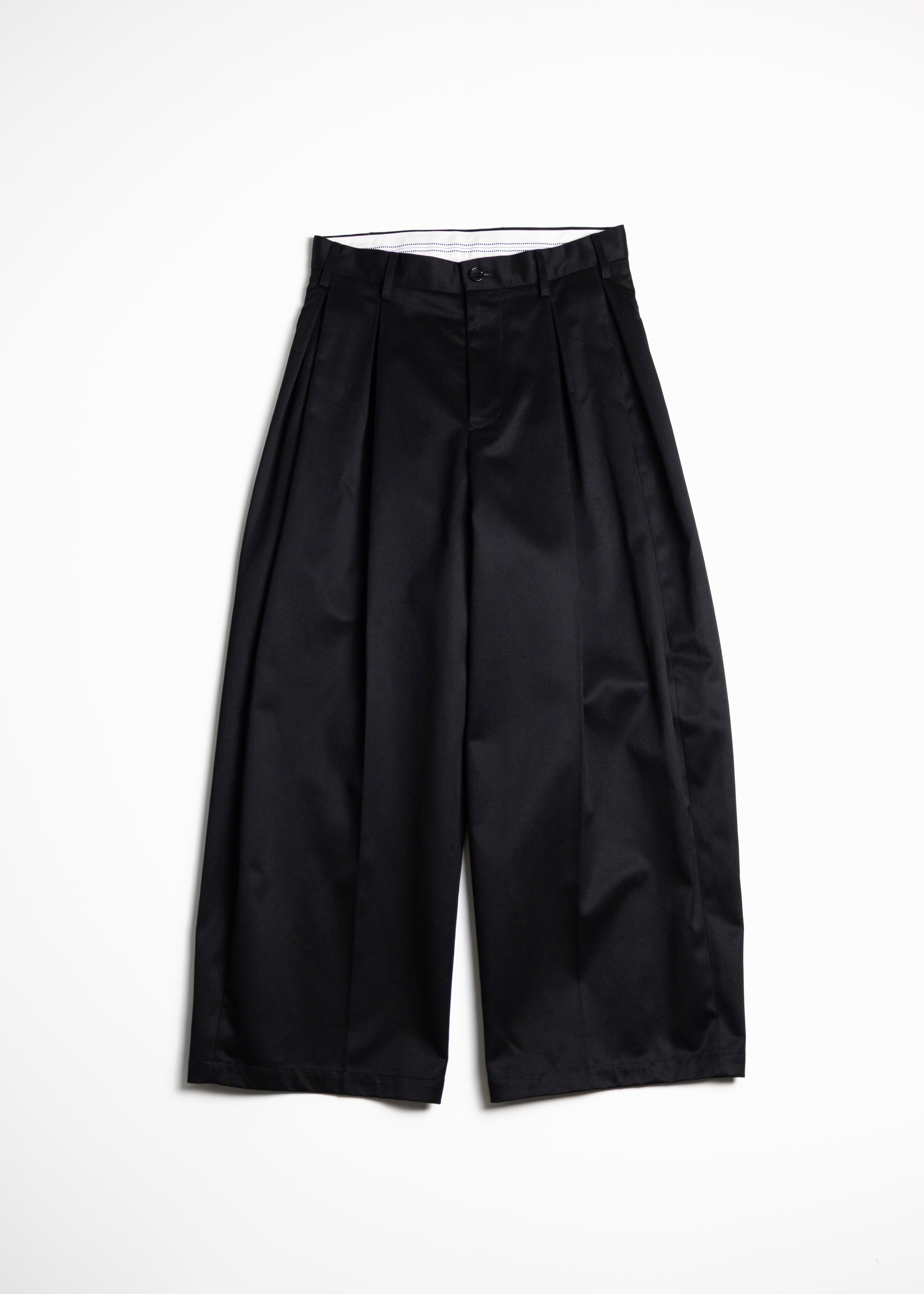KHOKI （コッキ）Tuck-detail cotton pants – process
