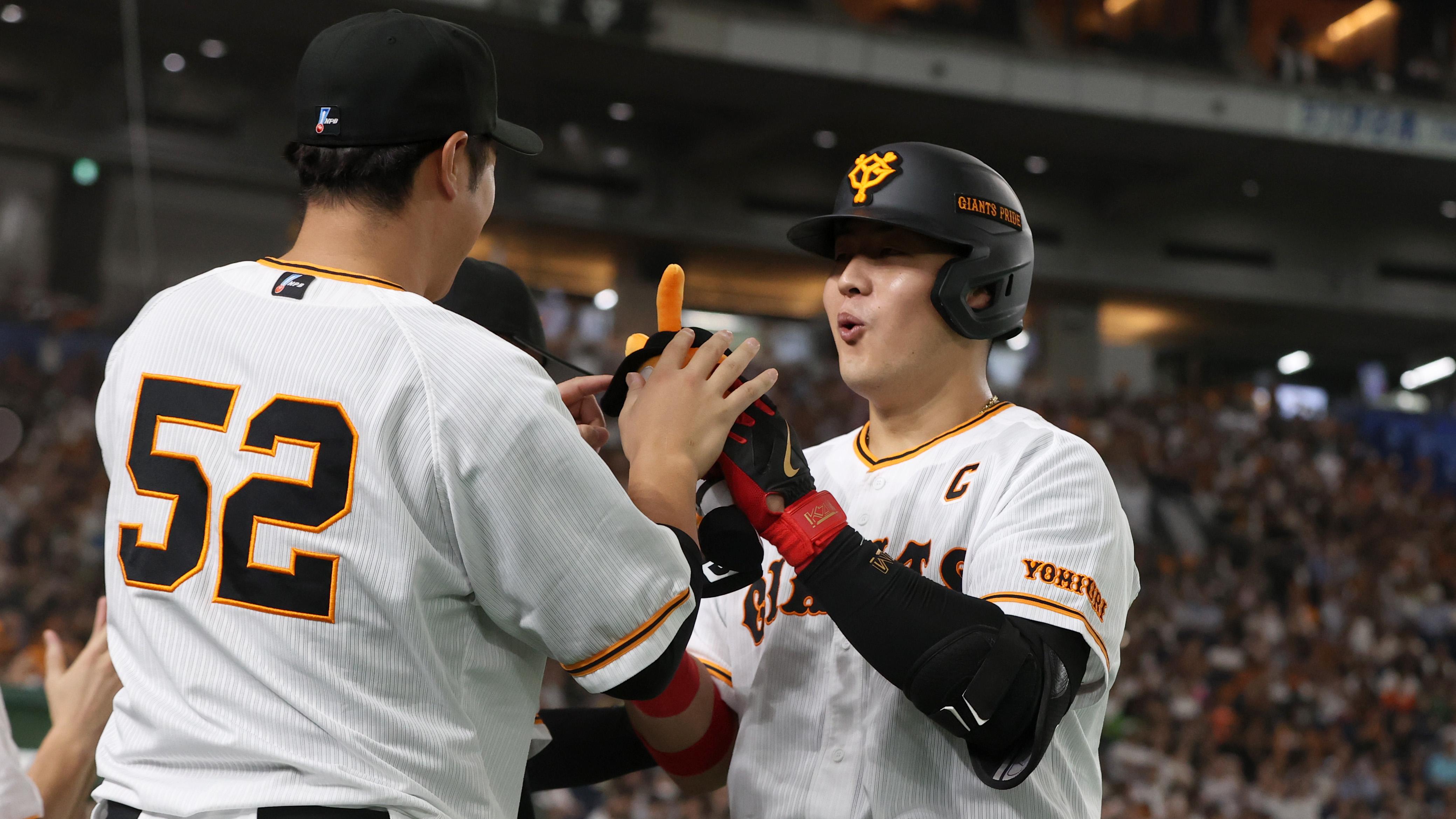 岡本和真選手の「東京ドーム通算100本塁打」記念グッズを発売 | 読売