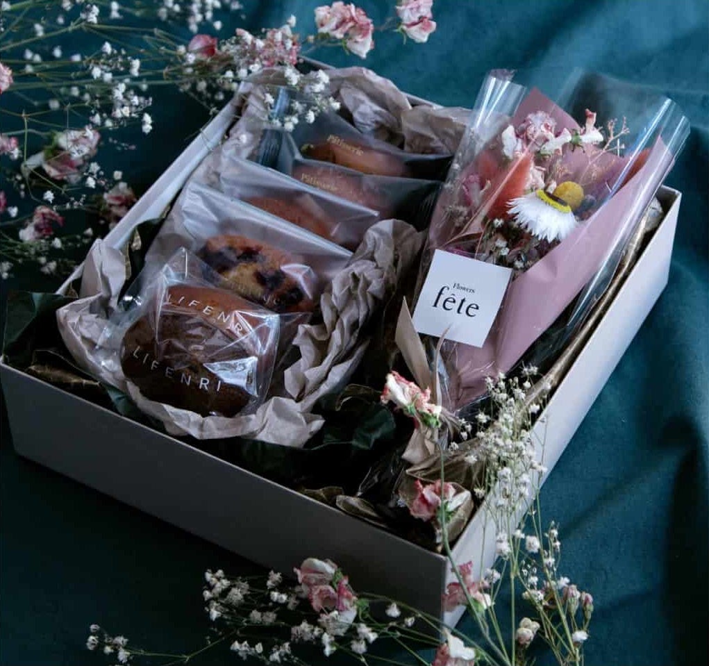 コスメブーケ｜誕生日⁄結婚式⁄ギフト コスメブーケ【Refa/SHIRO】豪華5