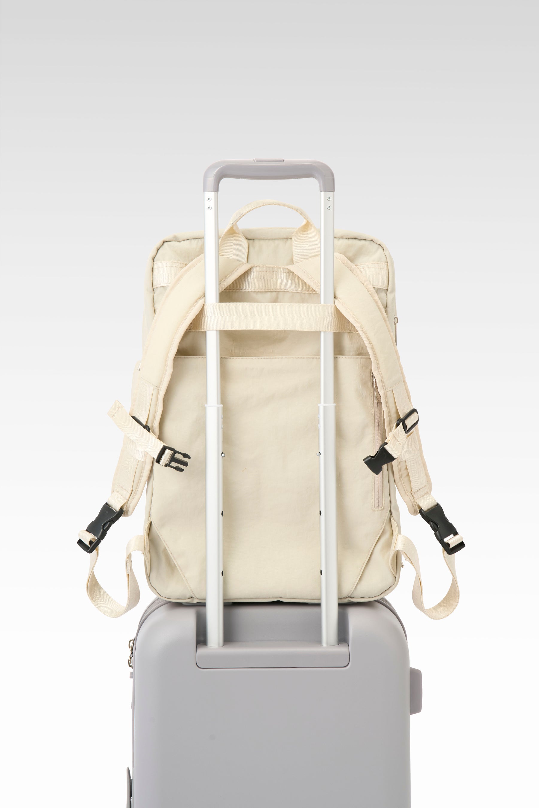 Aww】日常使いから2-3泊の旅行まで！サイズを変えてマルチに活躍する