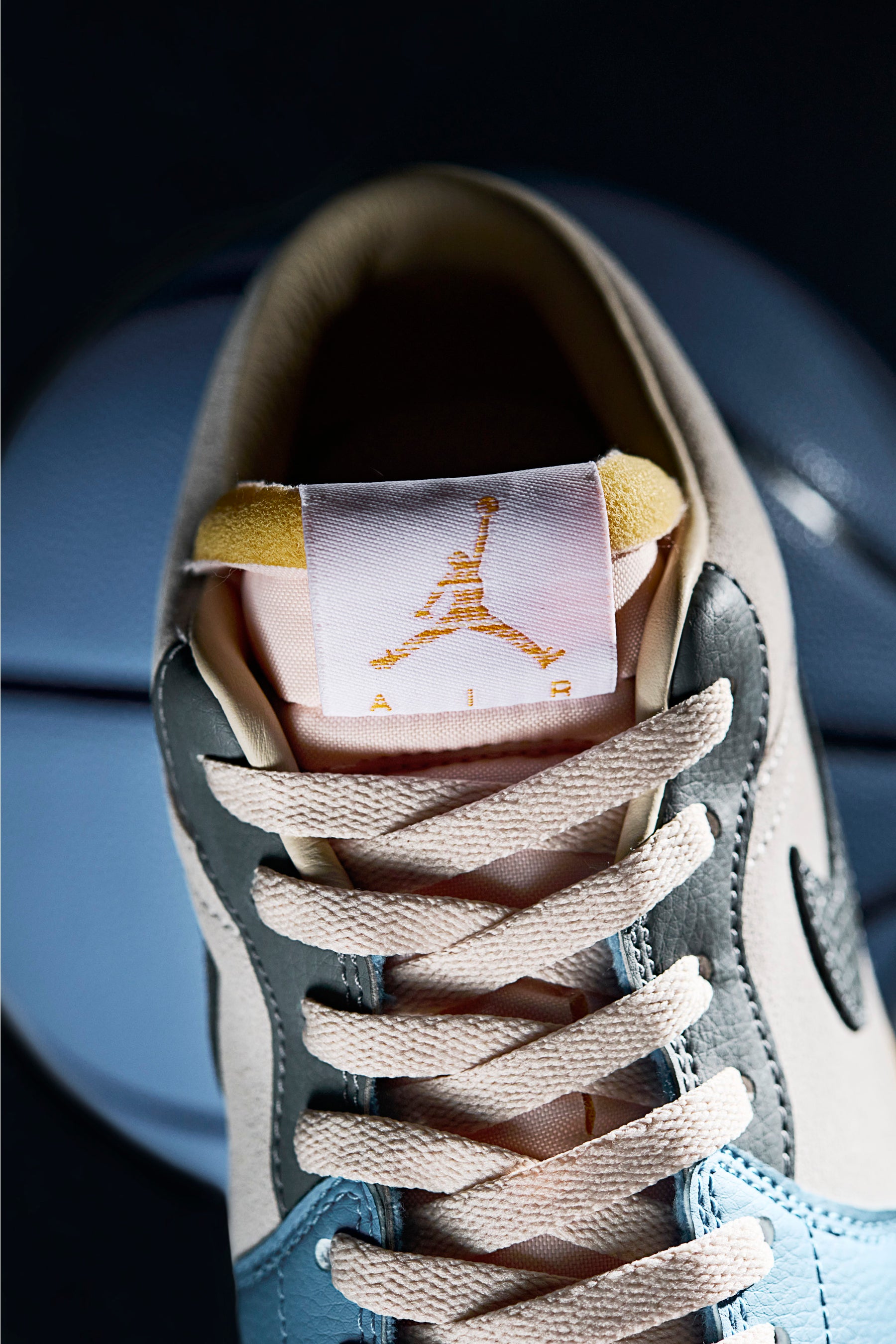 マイケル・ジョーダンの母校「ノースカロライナ大学」からカラー