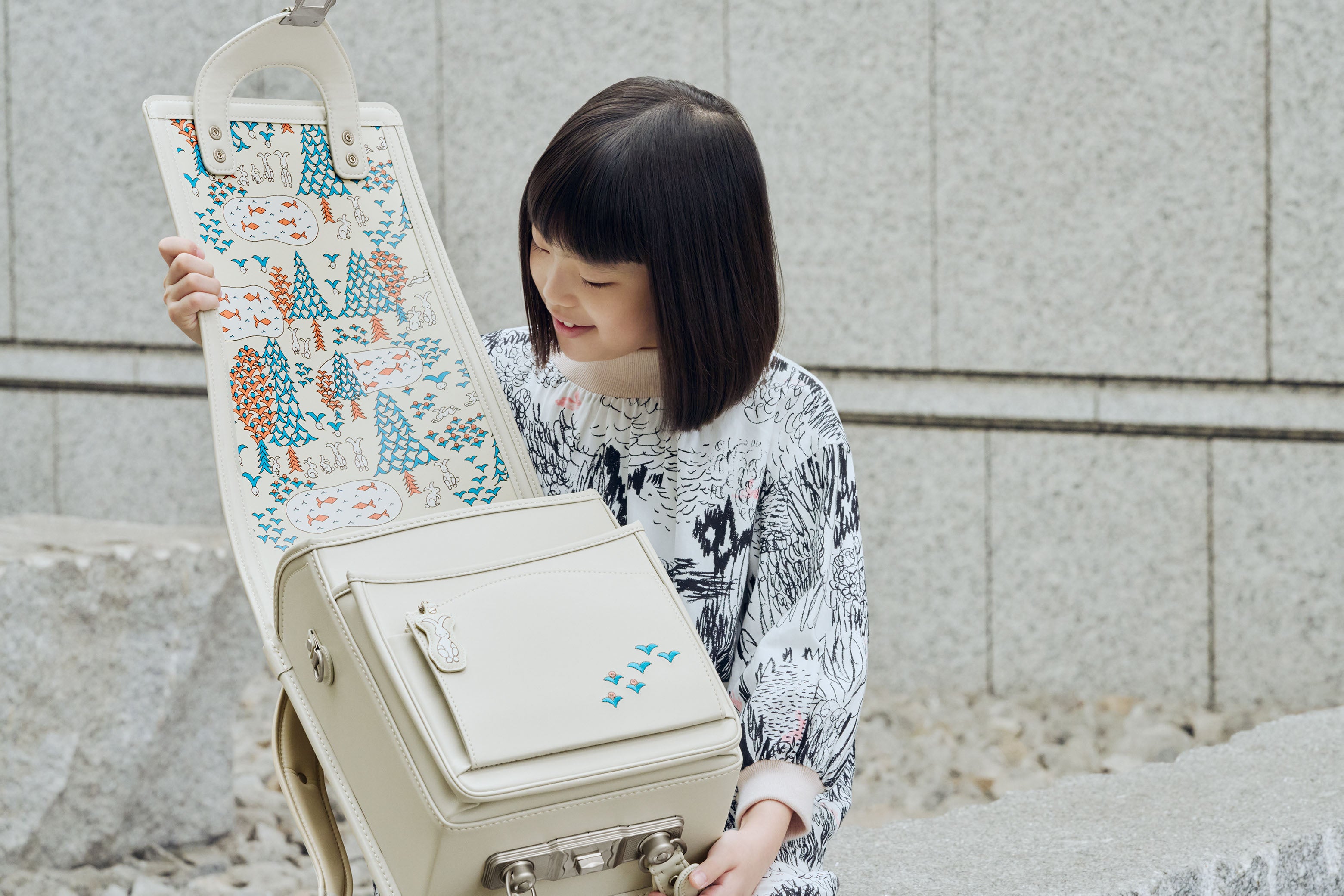 土屋鞄製造所×ミナ ペルホネン】2026年入学用に土屋鞄初の刺繍入り新柄