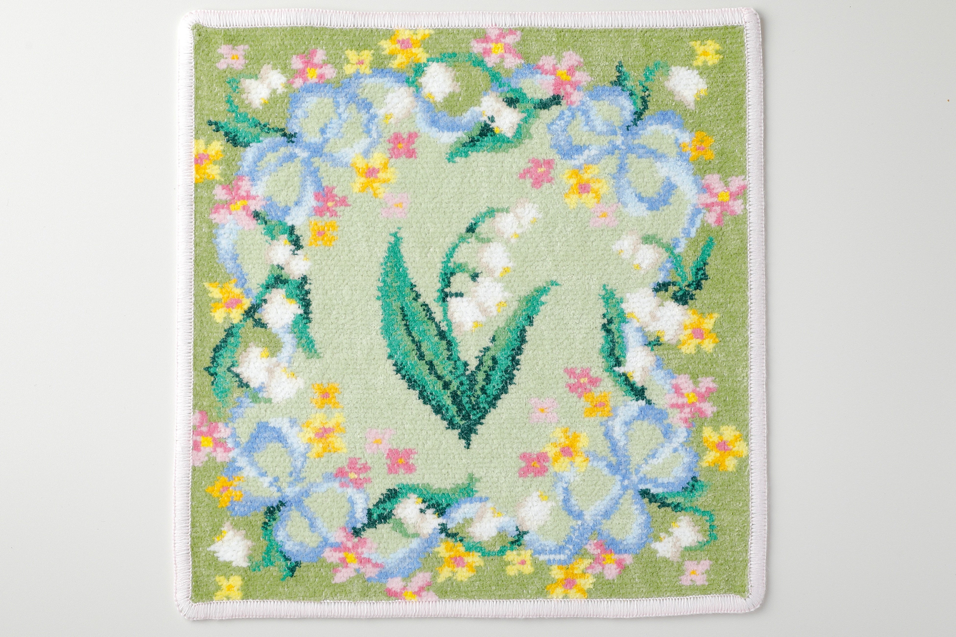 万平ホテル】「FEILER」と初コラボ 「万平すずらんハンカチ」数量限定