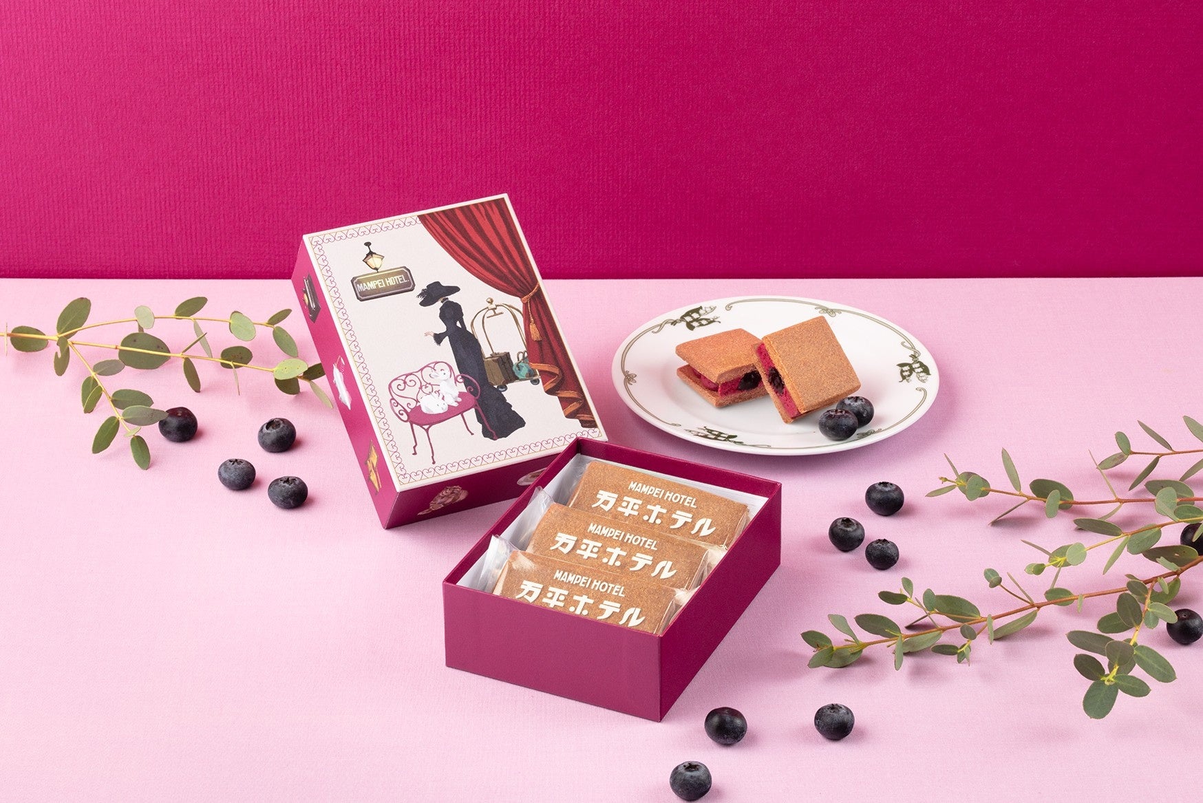 万平ホテル】「FEILER」と初コラボ 「万平すずらんハンカチ」数量限定