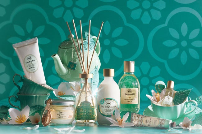 肌と心を喜びで満たす祝福の香り。3種のティーが日常を豊かに彩る限定